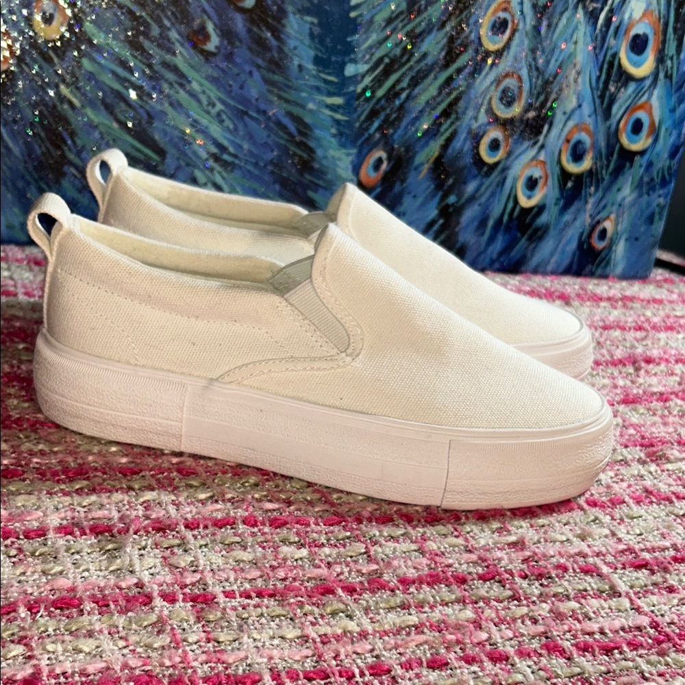 H&M Size 8 White Slip On Shoes
